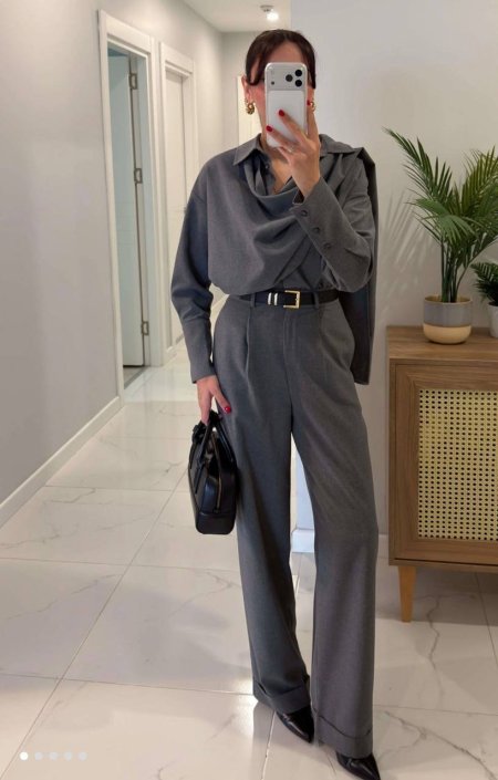 طقم قميص مميّز وبنطلون لون سكني فقط