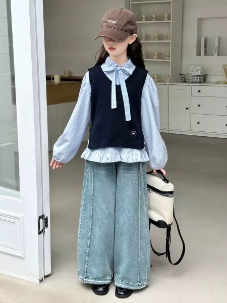 طقم بناتي ٣ قطع مميز جداً