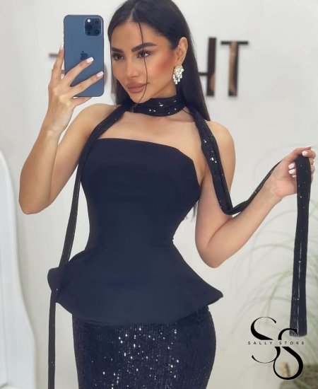أسود