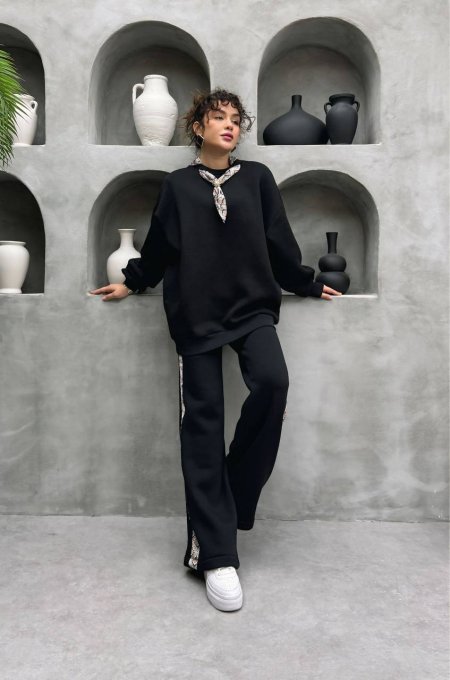 تريننچ فوتر شتوي مع شال بتركب في قبّة البلوزة و بنفكّ