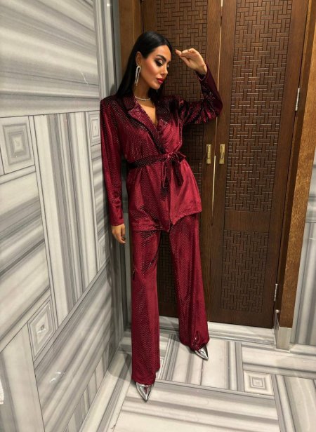 طقم زارا مخمل مميّز جاكيت وبنطلون عليه زركون